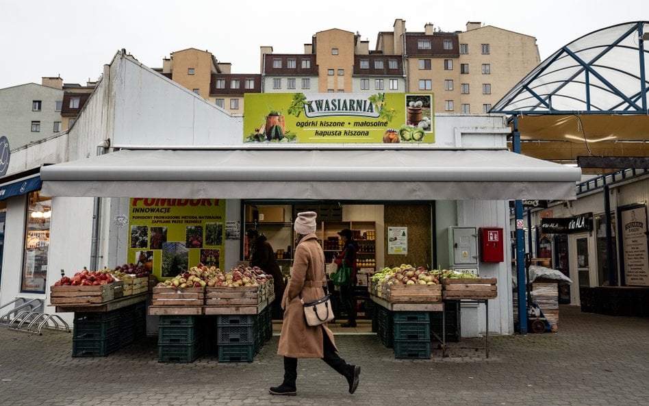 Sklep ze świeżymi owocami i warzywami w Warszawie