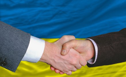 Polscy pracodawcy coraz chętniej zatrudniają obcokrajowców, szczególnie tych z Ukrainy.