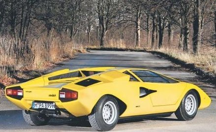 Genialna stylizacja jest dziełem Marcelo Gandiniego z Bertone.Design, który modne dekadę wcześniej o