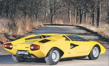 Genialna stylizacja jest dziełem Marcelo Gandiniego z Bertone.Design, który modne dekadę wcześniej o