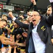 ?Trener Skry Roberto Piazza cieszy się wraz ze swoimi siatkarzami
