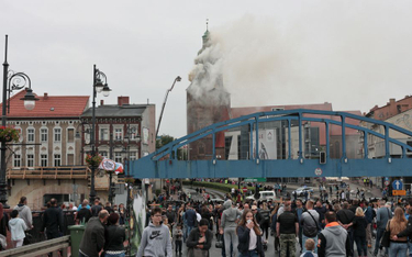 Gorzów Wielkopolski: Strażacy walczą z pożarem wieży katedry