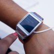 Producenci smartfonów kreują modę na e-zegarki