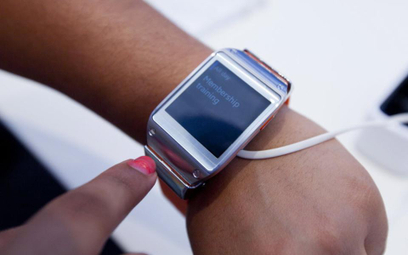 Producenci smartfonów kreują modę na e-zegarki