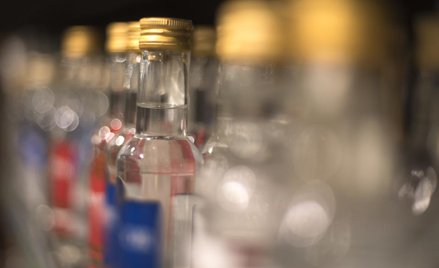 Alkohol. Podatek od małpek może zakończyć modę