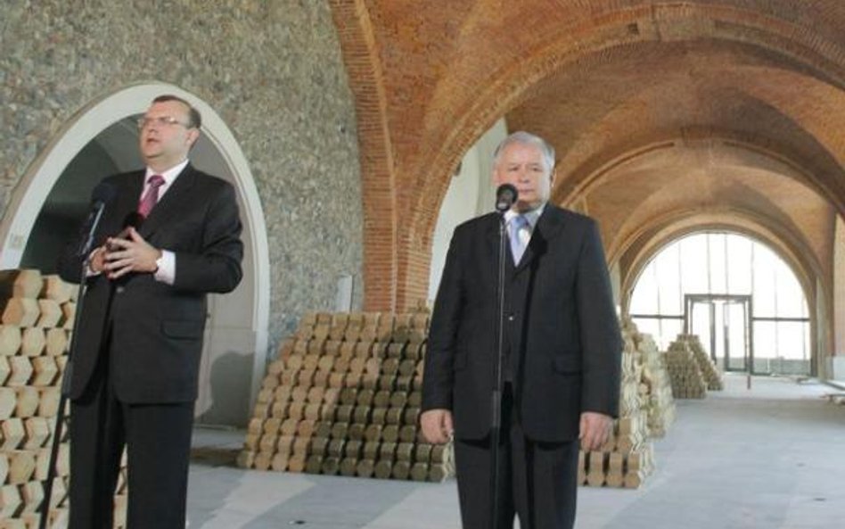 Kazimierz M. Ujazdowski (z lewej) i Jarosław Kaczyński