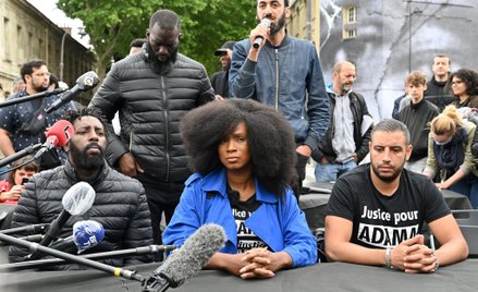 Rodzina zmarłego czarnoskórego Francuza wzywa do protestów