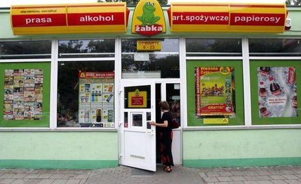 Żabka wycofuje produkty z wołowiną. Mięso mogło być niebadane