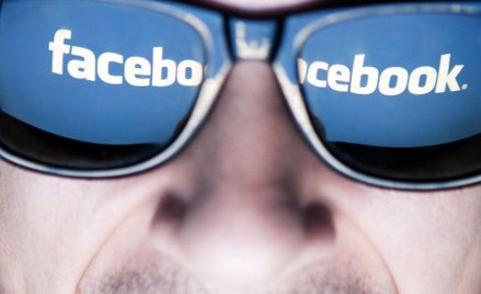 Policzek za Facebooka