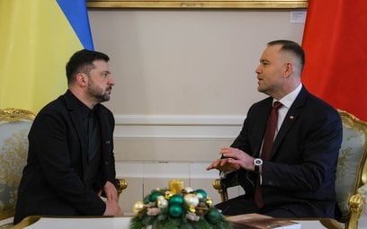 Prezydent Karol Nawrocki (P) oraz prezydent Ukrainy Wołodymyr Zełenski (L) podczas spotkania w Pałac
