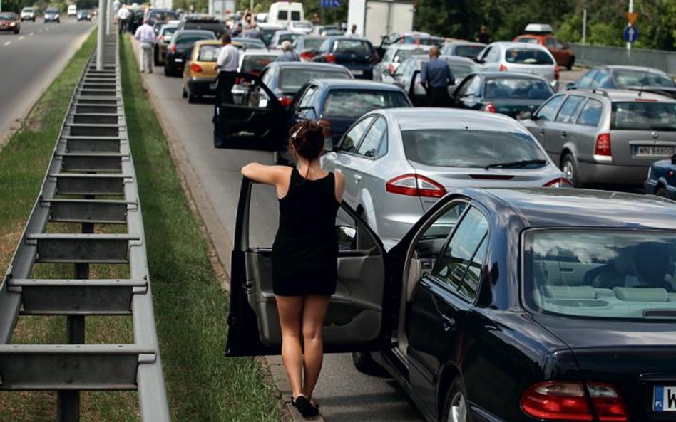 W czasie jazdy samochodem możemy mieć problemy choćby z korkami; na to nic nie poradzimy, ale pomoc 