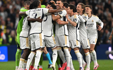 Piłkarze Realu Madryt świętują po zwycięstwie na zakończenie finałowego meczu piłkarskiego Ligi Mist