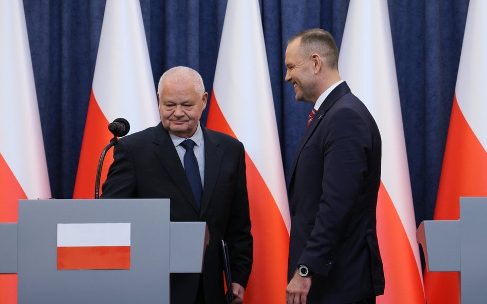 Prezydent Karol Nawrocki i prezes Narodowego Banku Polskiego Adam Glapiński podczas konferencji pras