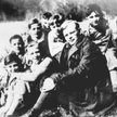Dietrich Bonhoeffer, ewangelicki pastor i teolog, otwarcie przeciwstawiał się nazizmowi. Został uwię