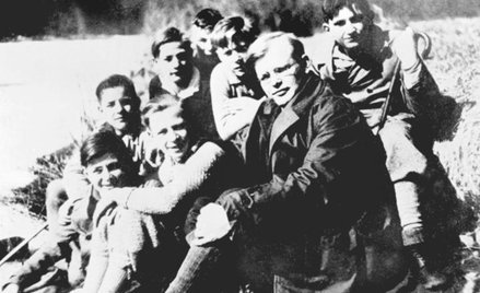 Dietrich Bonhoeffer, ewangelicki pastor i teolog, otwarcie przeciwstawiał się nazizmowi. Został uwię