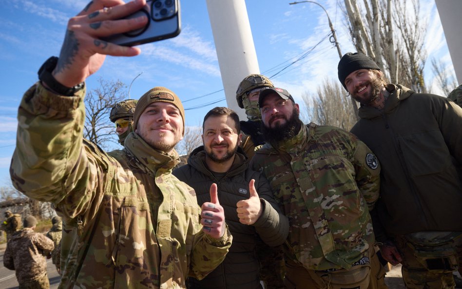 Wołodymyr Zełenski wizytujący odzyskany Chersoń