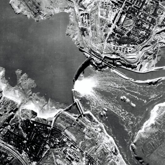 18 sierpnia 1941 r. o godz. 20.15 na rozkaz Stalina zapora Dnieprzańskiej Elektrowni Wodnej została 