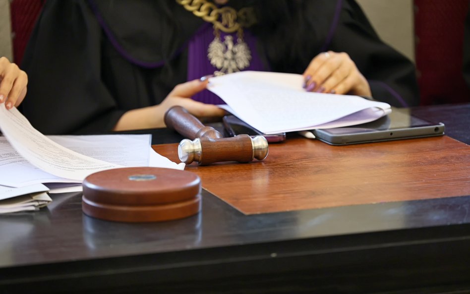 Sąd przyznał 18,5 tys. zł rekompensaty za nieudany makijaż