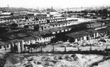 Według szacunków historyków przez obóz KL Plaszow przeszło w sumie ok. 35 tys. osób.