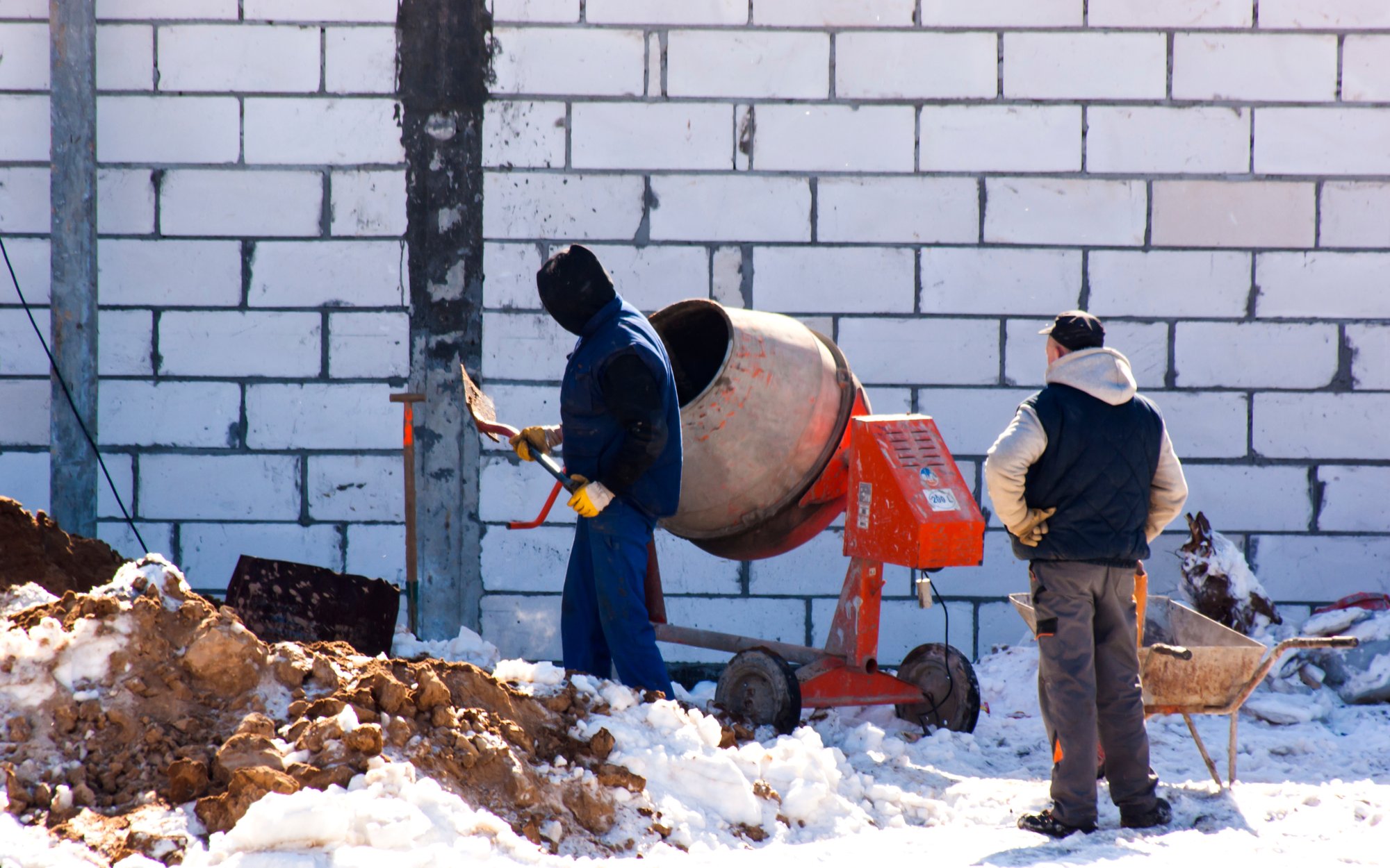 Niecodzienne zjawiska na budowie - jak wpływają na odpowiedzialność wykonawcy?