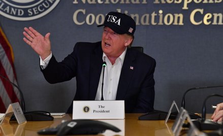 Pentagon wstrzymuje budowy dla armii, by zapłacić za mur Trumpa