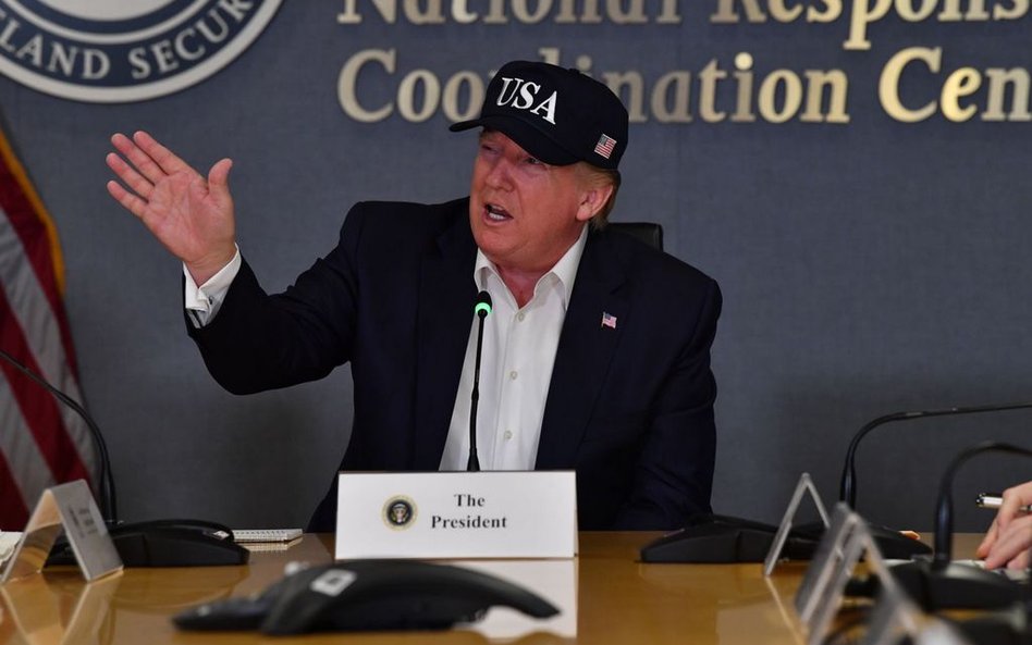 Pentagon wstrzymuje budowy dla armii, by zapłacić za mur Trumpa