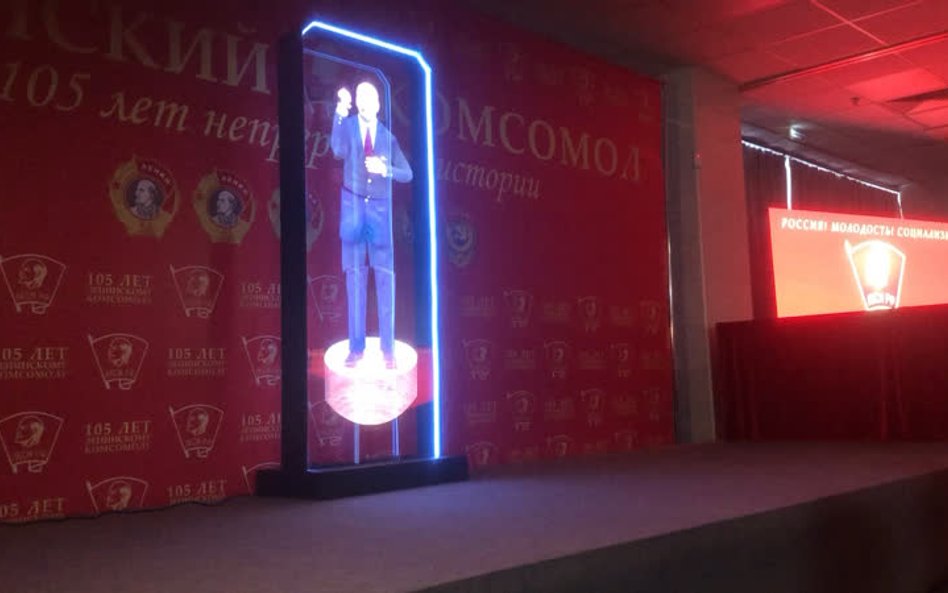 Hologram Włodzimierza Lenina przemawiał na zjeździe Komsomołu