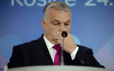 Niezależnie od debat nad nowymi sankcjami Viktor Orbán (na zdjęciu) będzie miał co pół roku okazję d