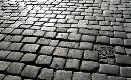 Za nierówny chodnik zapłaci firma prowadząca targowisko