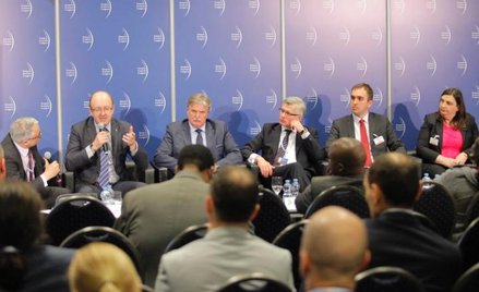 Paneliści rozważali sposoby zwiększenia produkcji i poprawy dystrybucji żywności