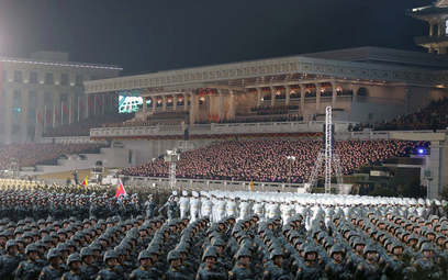 Parada wojskowa w Korei Płn. Pokazano nowe rakiety
