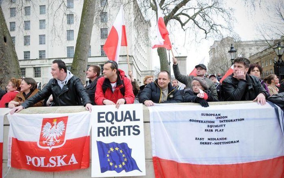 Polacy na Wyspach nie tylko pracują, ale i walczą o równe prawa. Na zdjęciu protest przeciwko dyskry