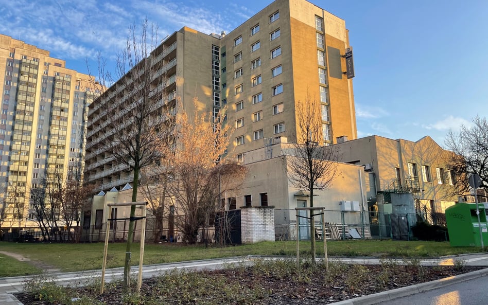 W miejscu dawnego hotelu przy ul. Omulewskiej w Warszawie spółka Unidevelopment wybuduje mieszkania 