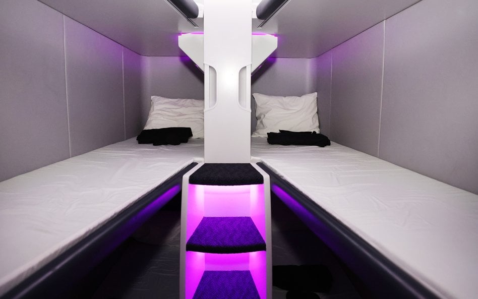 Model łóżek piętrowych Skynest linii Air New Zealand. Sześcioosobowa kabina w Boeingach Dreamliner p