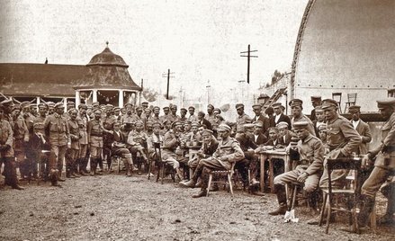 Strzelcy w krakowskich Oleandrach. W wynajmowanych tam od miasta pawilonach utworzono koszary strzel