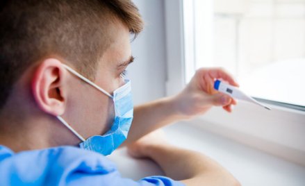 Koronawirus: czy można wyprowadzić psa, wyrzucić śmieci podczas kwarantanny w domu?