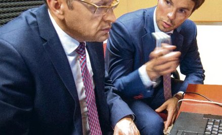 Odpowiedzi na pytania użytkowników serwisu parkiet.com udzielili: Zbigniew Juroszek – prezes zarządu