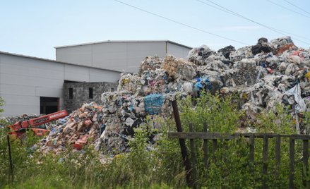 Nielegalne składowisko odpadów,