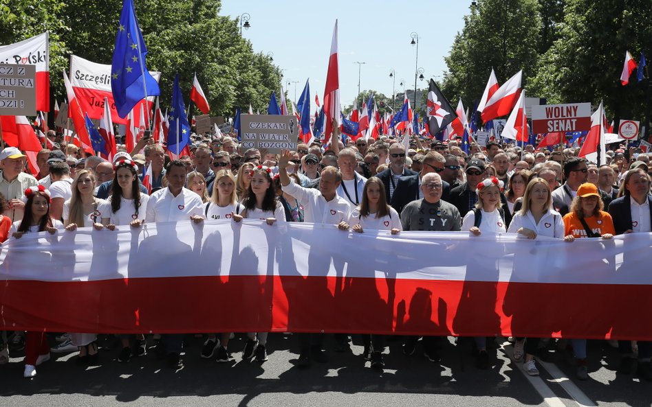 Politycy prawicy o marszu: Nienawiść i pogarda. "Zorganizowany przez stare lisy"