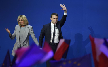 Emmanuel Macron ożenił się ze swoją byłą nauczycielką, 24 lata starszą Brigitte Trogneux. Większość 