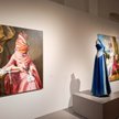 Na wystawie w Palazzo Mignanelli w Rzymie obrazy Ewy Juszkiewicz zestawiono z kreacjami Valentino.