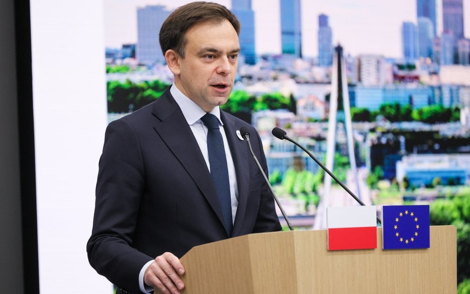 Minister finansów i gospodarki Andrzej Domański podczas konferencji prasowej w gmachu Ministerstwa F