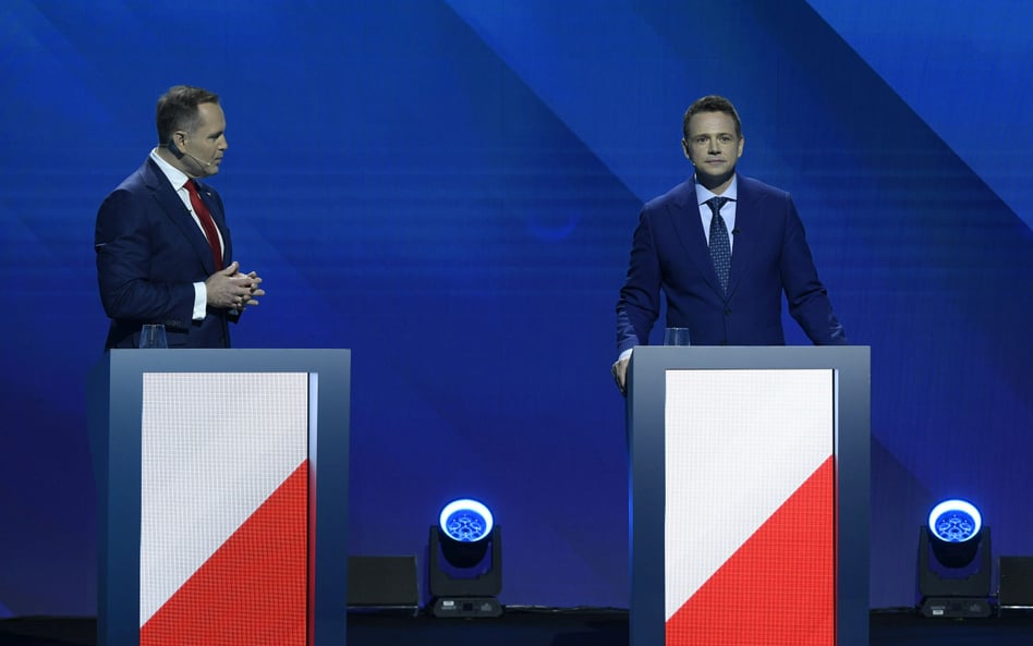Karol Nawrocki i Rafał Trzaskowski podczas debaty w TVP
