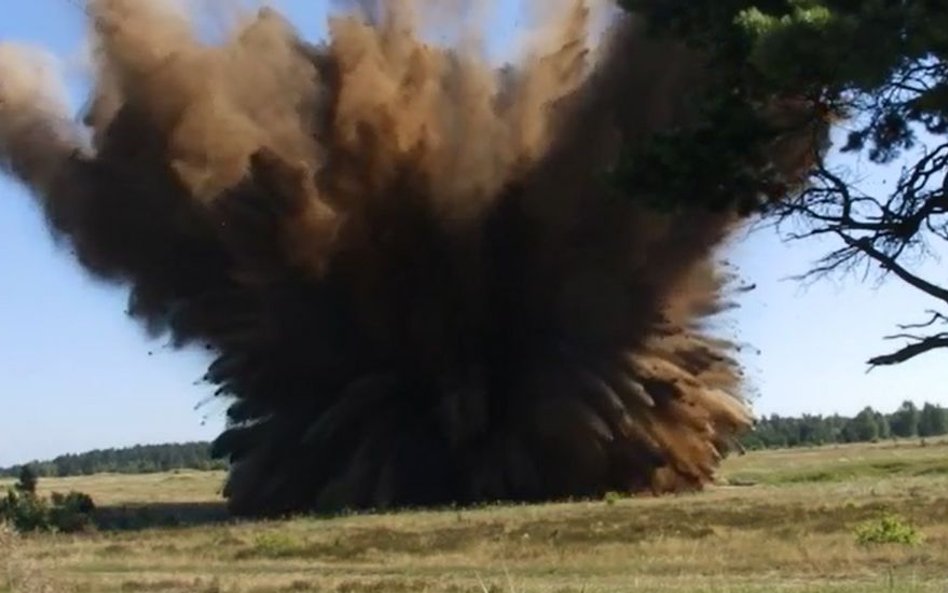 Na poligonie w Orzyszu żołnierze wysadzili bombę z Białegostoku