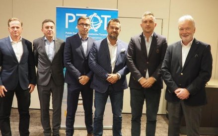 Od lewej: Maciej Nykiel, Piotr Henicz, Grzegorz Baszczyński, Sławomir Szulc, Wojciech Skoczyński, Kr