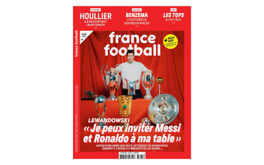 Robert Lewandowski na okładce francuskiego tygodnika: – Mogę zaprosić Messiego i Ronaldo do mojego s