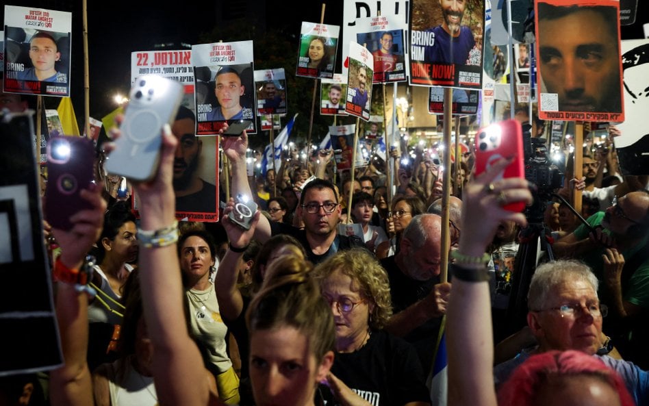 Kolejny dzień protestów w Izraelu. Protestujący domagają  się natychmiastowego zakończenia wojny w S
