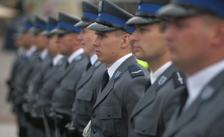 Komendant główny policji wydał 600 tys. zł na...