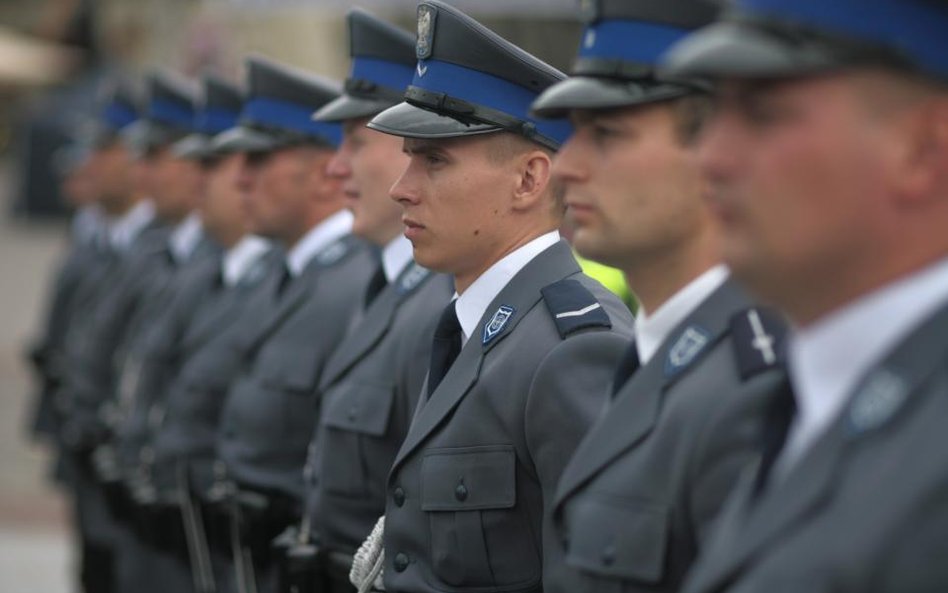 Komendant główny policji wydał 600 tys. zł na...