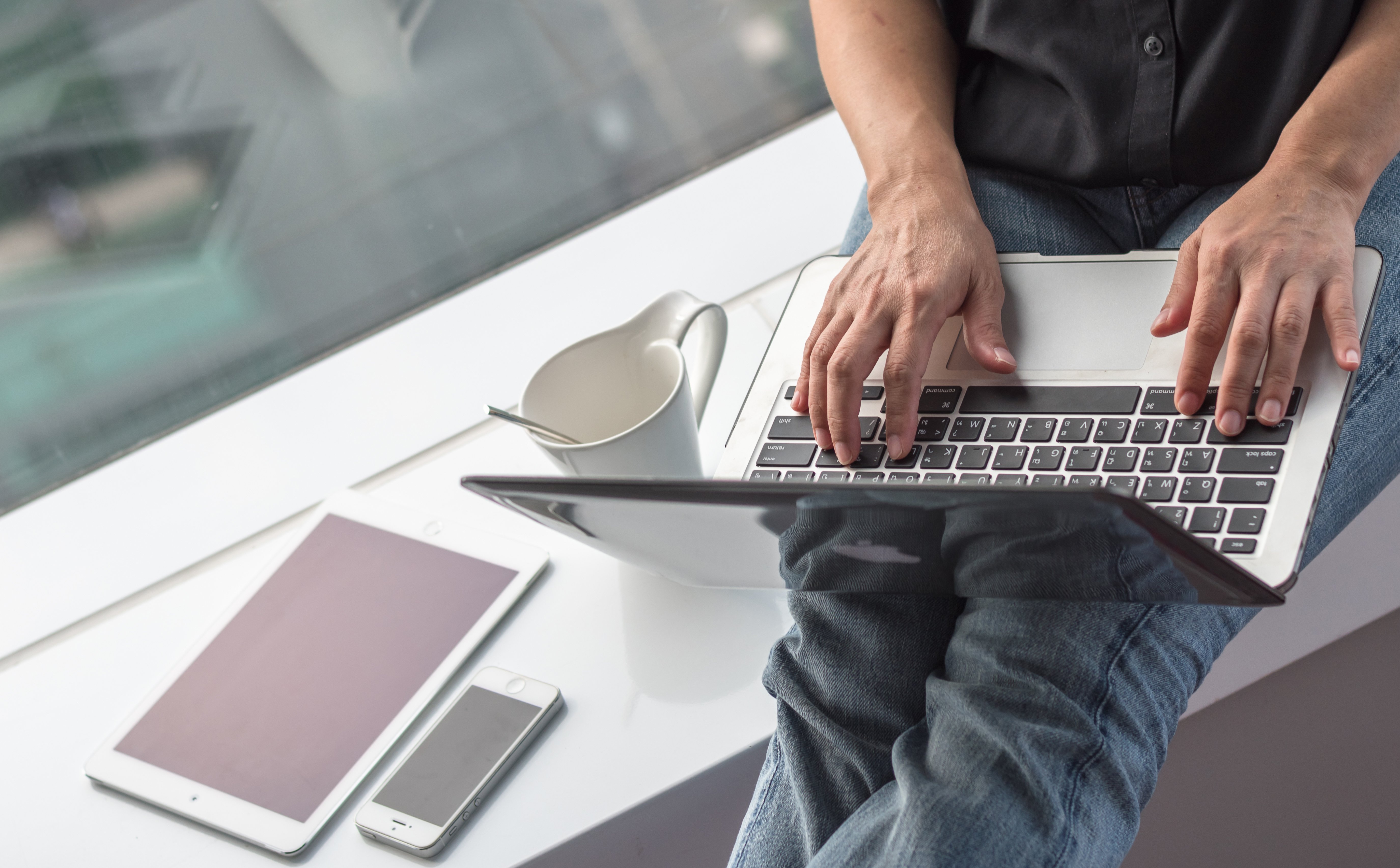 Zabezpieczenie roszczeń w sporach uchwałowych i blokada wpisów w KRS